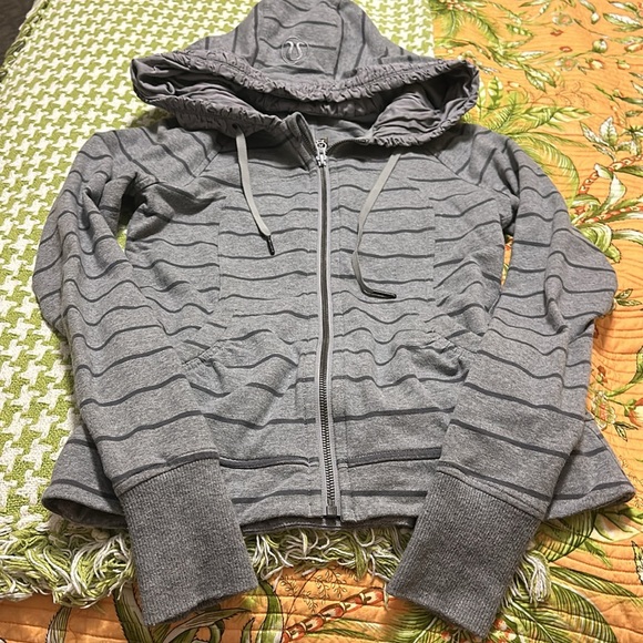 Lululemon Movement Jacket
Cayman Stripe Heathered Medium Grey / Ambient Grey - Picture 9 of 14
